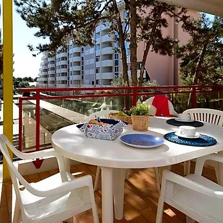 Welcoming Flat Only 100m From The Sea In