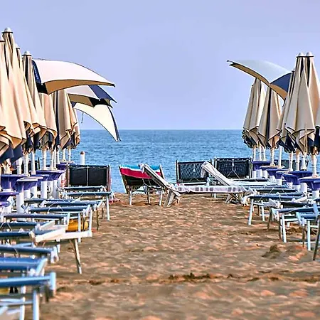Welcoming Flat Only 100m From The Sea In 3*