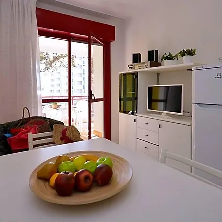 Welcoming Flat Only 100m From The Sea In 3*